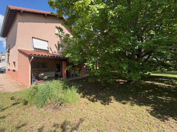 À VENDRE – SURY LE COMTAL Maison familiale d’exception