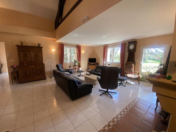 Sury-le-Comtal (42450) À VENDRE – SURY LE COMTAL Maison familiale d’exception