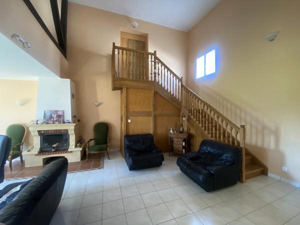 Sury-le-Comtal (42450) À VENDRE – SURY LE COMTAL Maison familiale d’exception