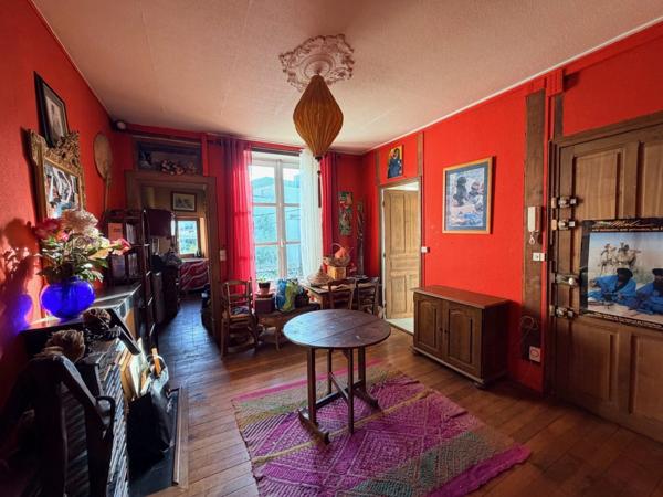 DIJON BAS VICTOR HUGO T2 DE 42 M2 DANS PETIT IMMEUBLE ANCIEN