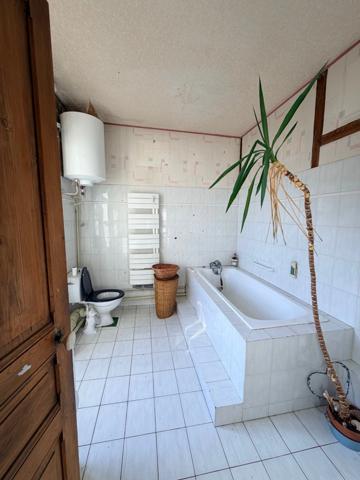 DIJON BAS VICTOR HUGO T2 DE 42 M2 DANS PETIT IMMEUBLE ANCIEN