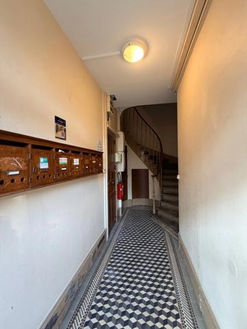 DIJON BAS VICTOR HUGO T2 DE 42 M2 DANS PETIT IMMEUBLE ANCIEN