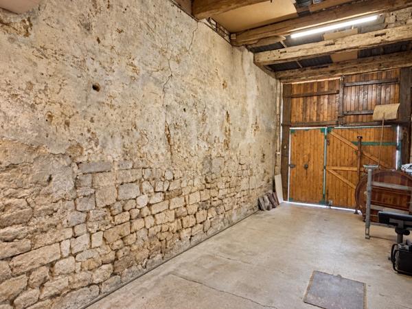 BELLE MAISON DE CARACTÈRE AVEC JARDIN, GRANGE ET POTENTIEL SECOND LOGEMENT