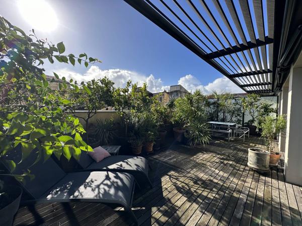 Appartement T3 avec une belle terrasse Bordeaux Triangle d'Or cœur de ville au calme