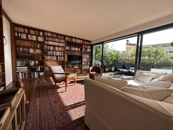 Appartement T3 avec une belle terrasse Bordeaux Triangle d'Or cœur de ville au calme