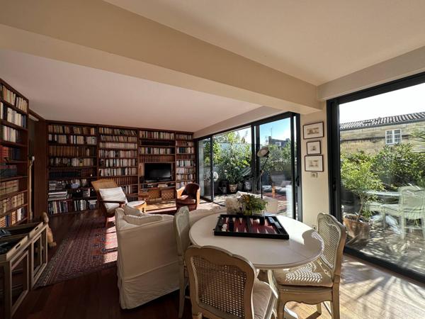 Appartement T3 avec une belle terrasse Bordeaux Triangle d'Or cœur de ville au calme