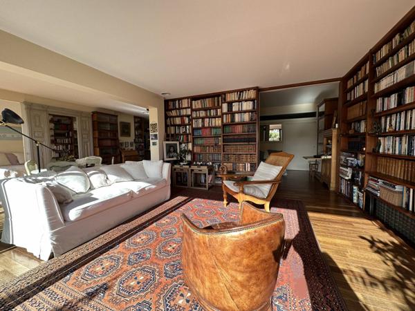Appartement T3 avec une belle terrasse Bordeaux Triangle d'Or cœur de ville au calme
