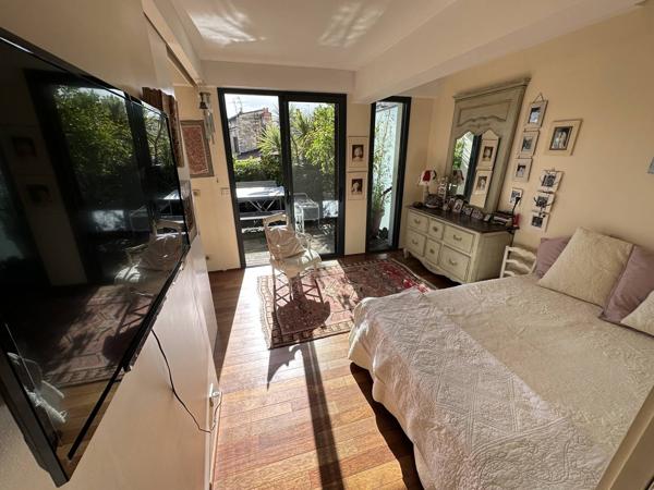 Appartement T3 avec une belle terrasse Bordeaux Triangle d'Or cœur de ville au calme