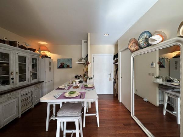 Appartement T3 avec une belle terrasse Bordeaux Triangle d'Or cœur de ville au calme