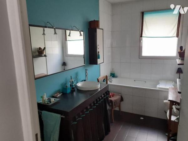 LEVALLOIS- PERRET 92300 Appartement 3 pièces construction récente avec cave et parking