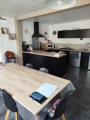 ENSEMBLE IMMOBILIER EN PIERR AU COEUR DE MOUTIERS.