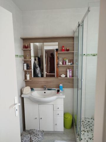 ENSEMBLE IMMOBILIER EN PIERR AU COEUR DE MOUTIERS.