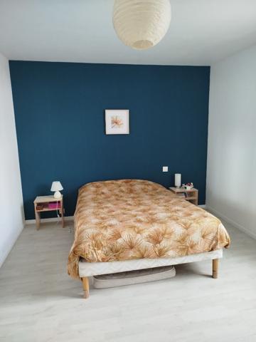 ENSEMBLE IMMOBILIER EN PIERR AU COEUR DE MOUTIERS.