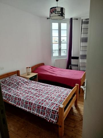 ENSEMBLE IMMOBILIER EN PIERR AU COEUR DE MOUTIERS.