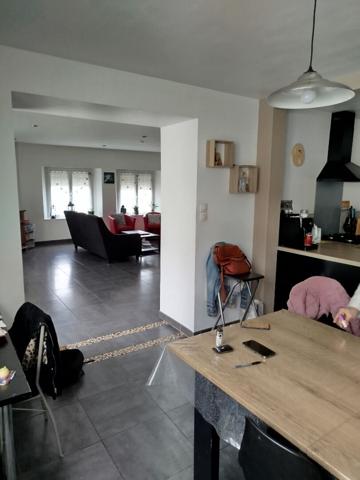 ENSEMBLE IMMOBILIER EN PIERR AU COEUR DE MOUTIERS.