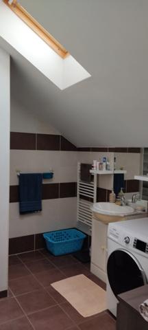 ENSEMBLE IMMOBILIER EN PIERR AU COEUR DE MOUTIERS.