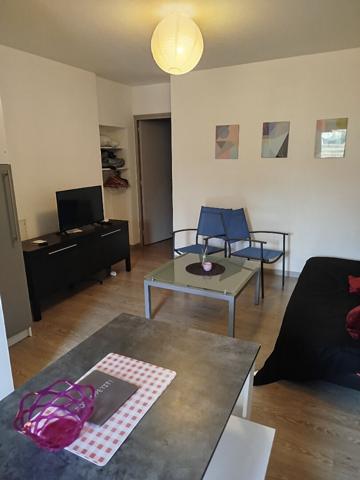 ENSEMBLE IMMOBILIER EN PIERR AU COEUR DE MOUTIERS.