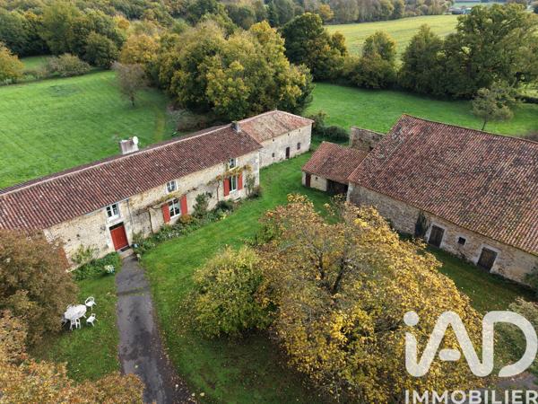 Maison à vendre 11 pièces 295 m² Sommières-du-Clain