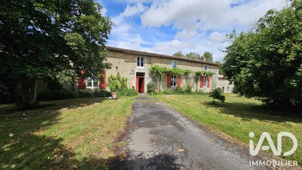 Maison à vendre 11 pièces 295 m² Sommières-du-Clain