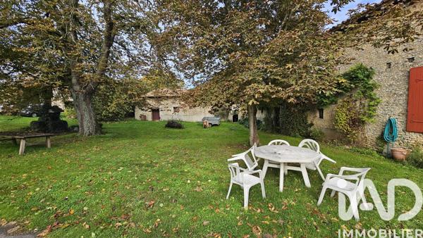 Maison à vendre 11 pièces 295 m² Sommières-du-Clain