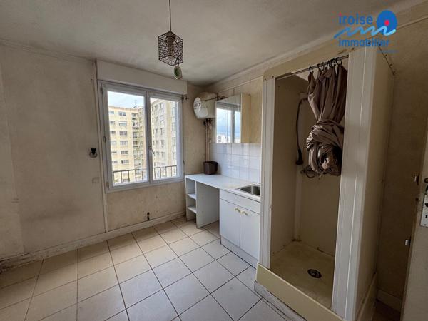 CHAMBRE DE BONNE 10.73 M²