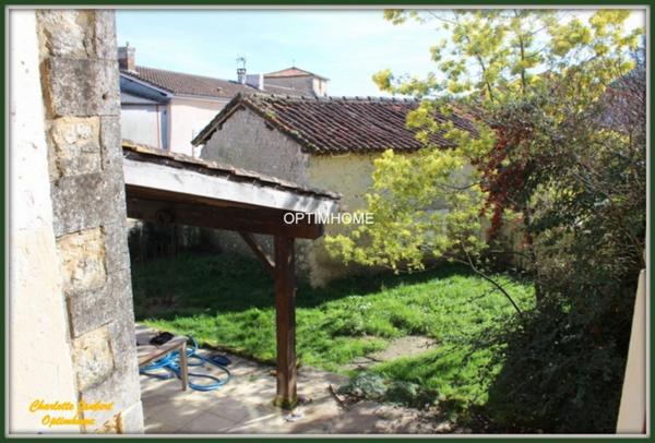 Maison de charme au cœur d’un village – À moins de 10 minutes de MONTMOREAU