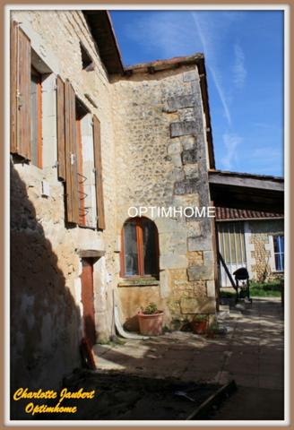 Maison de charme au cœur d’un village – À moins de 10 minutes de MONTMOREAU