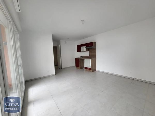 Appartement à louer 2 pièces 48.04m² Le Luc (83340)