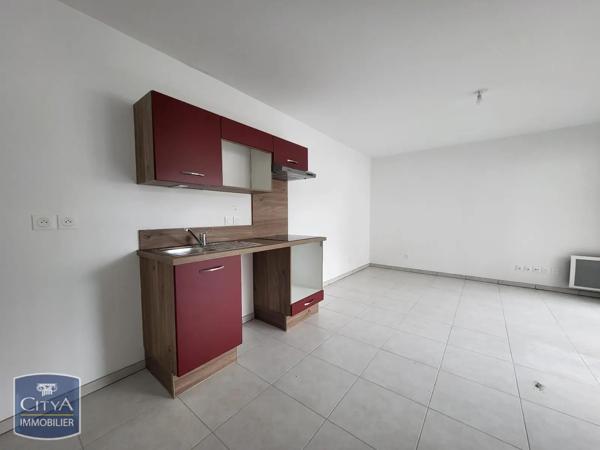 Appartement à louer 2 pièces 48.04m² Le Luc (83340)