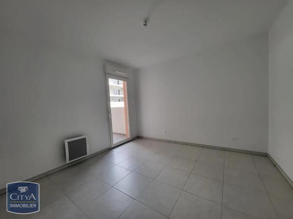 Appartement à louer 2 pièces 48.04m² Le Luc (83340)
