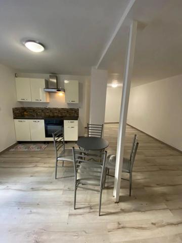 Vente                                                      Immeuble
                        
                     7 pièces                      191 m2                     à Bourg-Lès-Valence