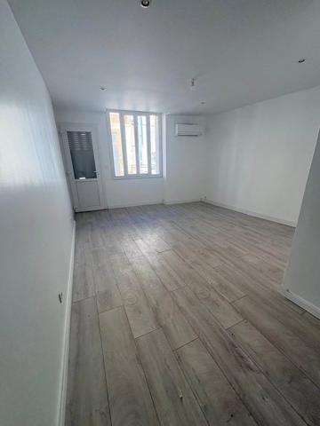 Vente                                                      Immeuble
                        
                     7 pièces                      191 m2                     à Bourg-Lès-Valence
