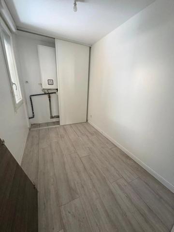 Vente                                                      Immeuble
                        
                     7 pièces                      191 m2                     à Bourg-Lès-Valence