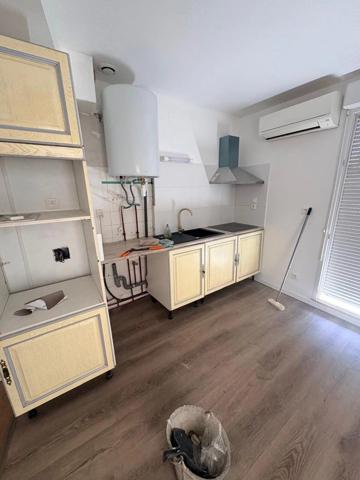 Vente                                                      Immeuble
                        
                     7 pièces                      191 m2                     à Bourg-Lès-Valence