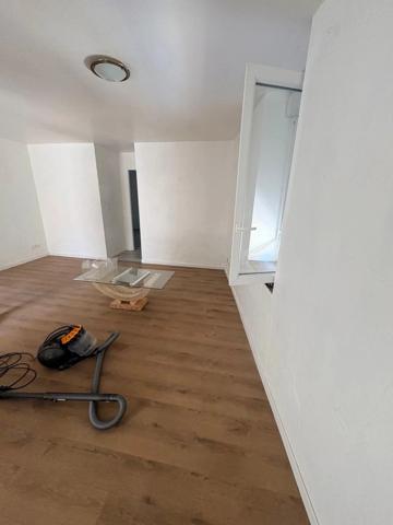 Vente                                                      Immeuble
                        
                     7 pièces                      191 m2                     à Bourg-Lès-Valence