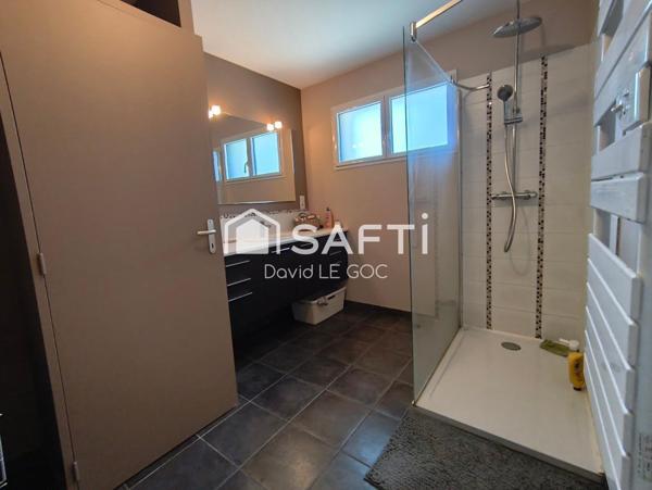 Saint evarzec, maison individelle, vie de plain pied construction par artisants 2011 bourg 1 km, chauffage au sol