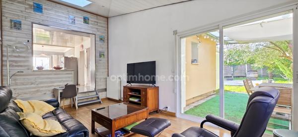 Maison 85 m² pleine de charme – 2 chambres – terrasse intimiste – double garage – aucun travaux PAU (64)
