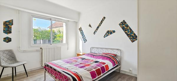 Maison 85 m² pleine de charme – 2 chambres – terrasse intimiste – double garage – aucun travaux PAU (64)