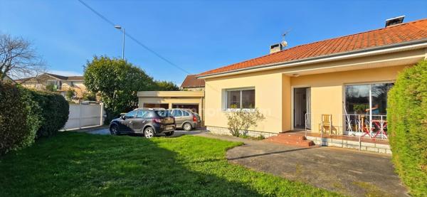 Maison 85 m² pleine de charme – 2 chambres – terrasse intimiste – double garage – aucun travaux PAU (64)
