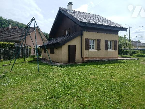 Jolie maisonnette de 98 m² sur ST BERON + 43 m² de dépendances séparées.
Terrain plat de 1454 m²