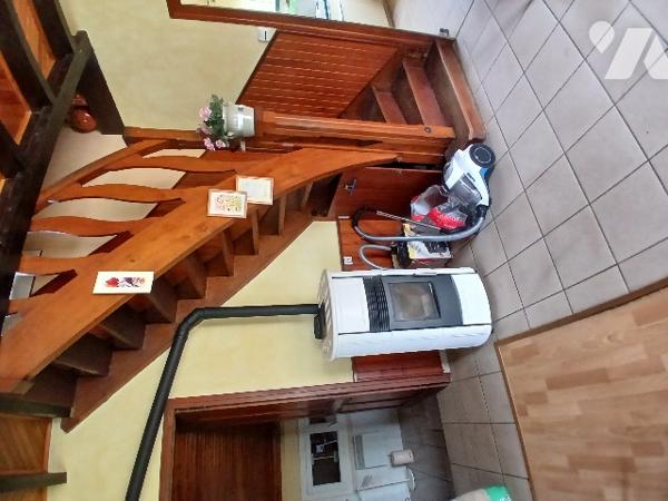 Jolie maisonnette de 98 m² sur ST BERON + 43 m² de dépendances séparées.
Terrain plat de 1454 m²