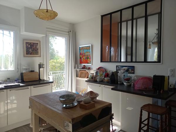 Jolie maison rénovée de 2/3 chambres avec studio indépendant sur un beau terrain arboré de 3600m2 sans vis à vis