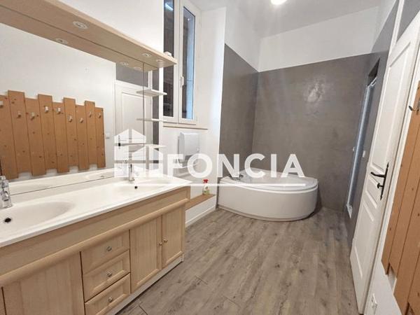 Location Maison 4 pièces 122.8 m² - 84 AVE DE LATTRE DE TASSIGNY Orange 84100