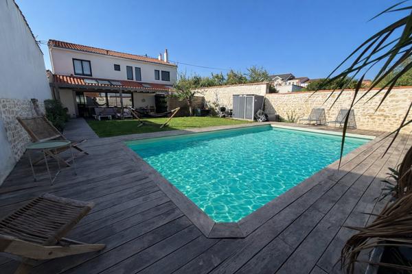 Maison 181 m² – 4 chambres – piscine – espace indépendant – garage