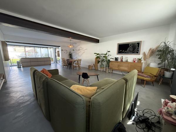 Maison 181 m² – 4 chambres – piscine – espace indépendant – garage