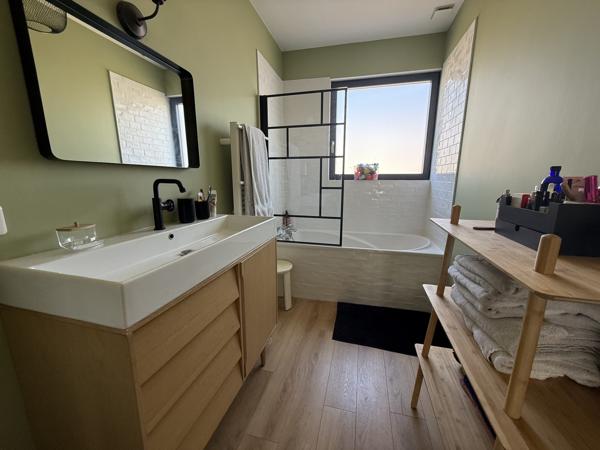 Maison 181 m² – 4 chambres – piscine – espace indépendant – garage