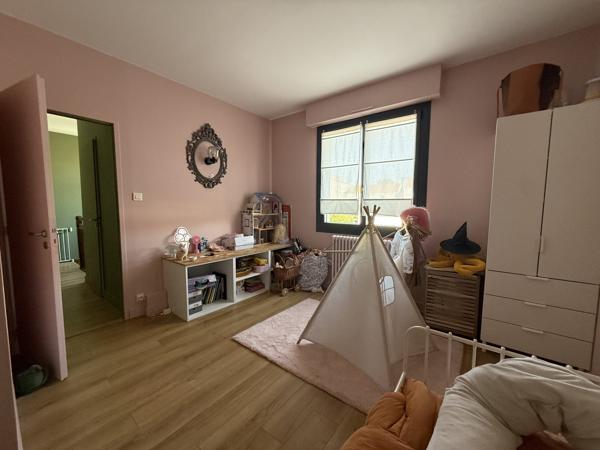 Maison 181 m² – 4 chambres – piscine – espace indépendant – garage