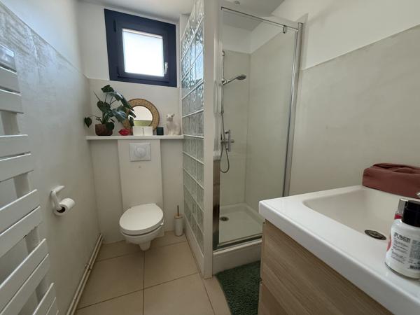 Maison 181 m² – 4 chambres – piscine – espace indépendant – garage