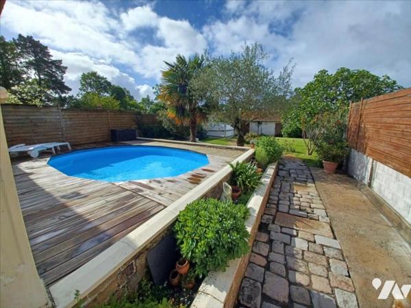 Couëron Bourg, maison en pierre rénovée, 5 ch