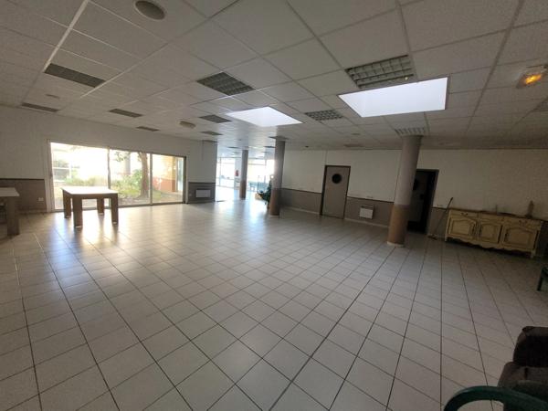 Dpt Gard (30), ALES à vendre idéal investisseur, local professionnel 434m² environ;